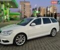 Білий Шкода Октавія, об'ємом двигуна 2 л та пробігом 240 тис. км за 11900 $, фото 1 на Automoto.ua