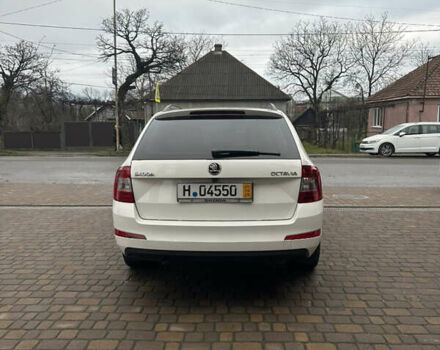 Белый Шкода Октавия, объемом двигателя 1.6 л и пробегом 330 тыс. км за 8000 $, фото 3 на Automoto.ua