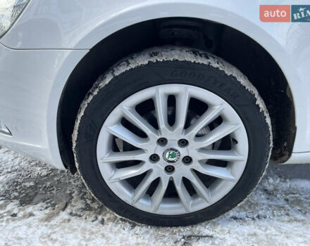 Белый Шкода Октавия, объемом двигателя 2 л и пробегом 218 тыс. км за 11950 $, фото 16 на Automoto.ua