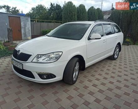 Белый Шкода Октавия, объемом двигателя 1.8 л и пробегом 125 тыс. км за 9900 $, фото 2 на Automoto.ua