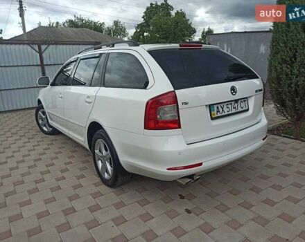 Белый Шкода Октавия, объемом двигателя 1.8 л и пробегом 125 тыс. км за 9900 $, фото 1 на Automoto.ua