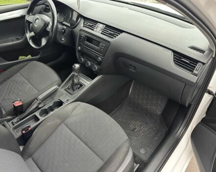Білий Шкода Октавія, об'ємом двигуна 1.6 л та пробігом 270 тис. км за 8700 $, фото 7 на Automoto.ua
