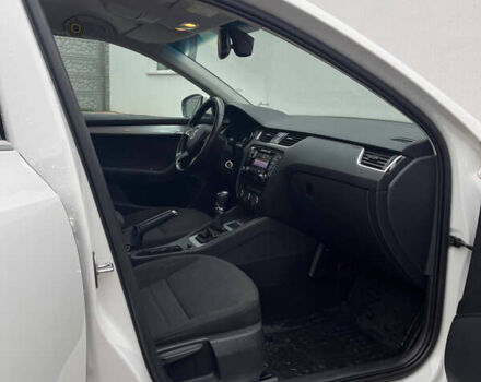 Білий Шкода Октавія, об'ємом двигуна 1.6 л та пробігом 274 тис. км за 11000 $, фото 14 на Automoto.ua