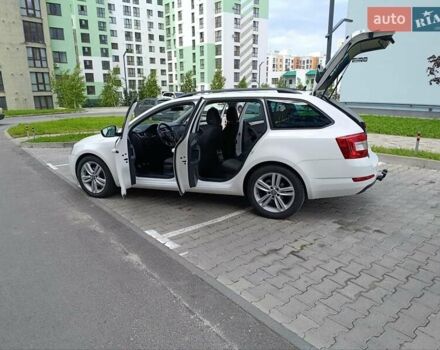 Белый Шкода Октавия, объемом двигателя 1.6 л и пробегом 243 тыс. км за 10800 $, фото 3 на Automoto.ua