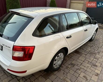 Білий Шкода Октавія, об'ємом двигуна 1.2 л та пробігом 149 тис. км за 8300 $, фото 7 на Automoto.ua