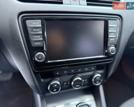 Белый Шкода Октавия, объемом двигателя 1.8 л и пробегом 182 тыс. км за 13000 $, фото 20 на Automoto.ua