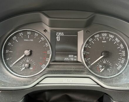 Белый Шкода Октавия, объемом двигателя 1.6 л и пробегом 206 тыс. км за 9500 $, фото 6 на Automoto.ua