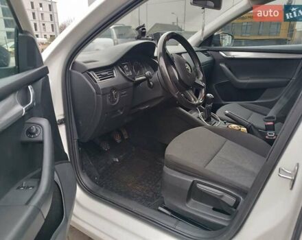 Белый Шкода Октавия, объемом двигателя 1.2 л и пробегом 175 тыс. км за 9000 $, фото 9 на Automoto.ua