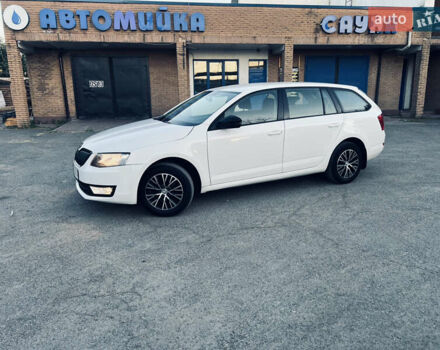 Белый Шкода Октавия, объемом двигателя 1.2 л и пробегом 23 тыс. км за 8900 $, фото 1 на Automoto.ua