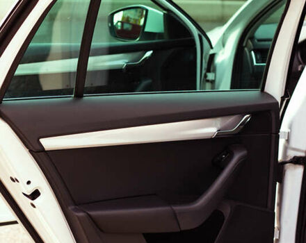 Белый Шкода Октавия, объемом двигателя 1.6 л и пробегом 295 тыс. км за 12500 $, фото 13 на Automoto.ua