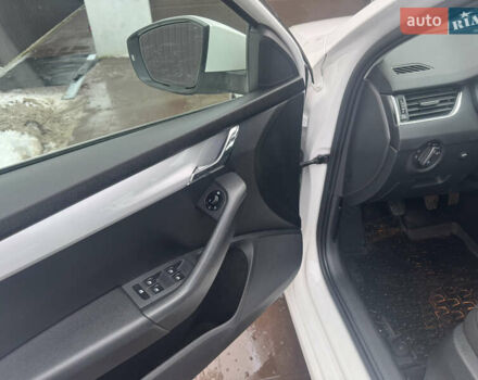 Белый Шкода Октавия, объемом двигателя 1.6 л и пробегом 230 тыс. км за 10500 $, фото 17 на Automoto.ua