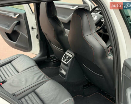 Белый Шкода Октавия, объемом двигателя 2 л и пробегом 230 тыс. км за 15300 $, фото 27 на Automoto.ua