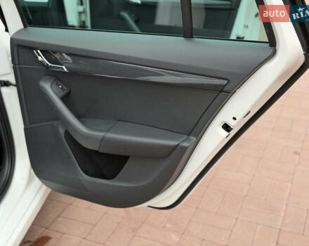 Белый Шкода Октавия, объемом двигателя 2 л и пробегом 230 тыс. км за 15300 $, фото 26 на Automoto.ua