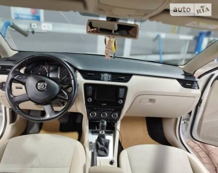 Шкода Октавія 2014 у Одесі на Automoto.ua Білий Шкода Октавія, об'ємом двигуна 2 л та пробігом 280 тис. км за 10500 $, фото 5 на Automoto.ua