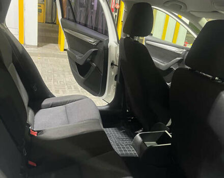 Шкода Октавия 2014 в Киеве на Automoto.ua Белый Шкода Октавия, объемом двигателя 1.6 л и пробегом 315 тыс. км за 10000 $, фото 8 на Automoto.ua