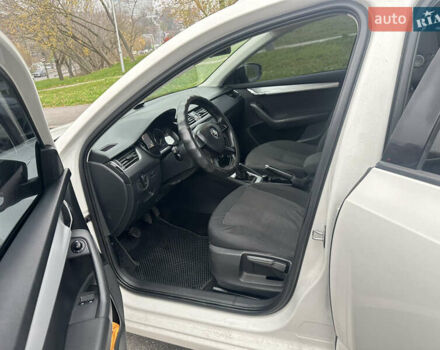 Белый Шкода Октавия, объемом двигателя 1.6 л и пробегом 232 тыс. км за 8800 $, фото 6 на Automoto.ua