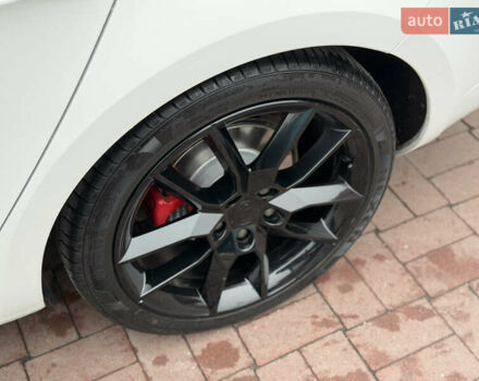 Белый Шкода Октавия, объемом двигателя 2 л и пробегом 230 тыс. км за 15300 $, фото 10 на Automoto.ua