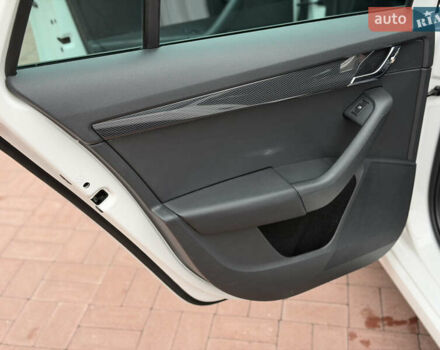 Белый Шкода Октавия, объемом двигателя 2 л и пробегом 230 тыс. км за 15200 $, фото 53 на Automoto.ua