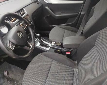 Білий Шкода Октавія, об'ємом двигуна 1.6 л та пробігом 350 тис. км за 8999 $, фото 7 на Automoto.ua