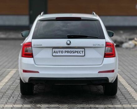 Белый Шкода Октавия, объемом двигателя 2 л и пробегом 259 тыс. км за 11300 $, фото 4 на Automoto.ua