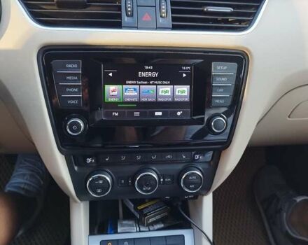 Шкода Октавія 2014 у Одесі на Automoto.ua Білий Шкода Октавія, об'ємом двигуна 2 л та пробігом 280 тис. км за 10500 $, фото 9 на Automoto.ua