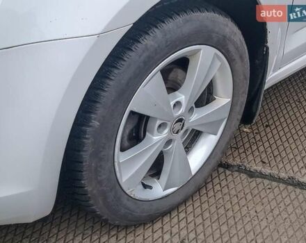 Білий Шкода Октавія, об'ємом двигуна 2 л та пробігом 328 тис. км за 8990 $, фото 6 на Automoto.ua
