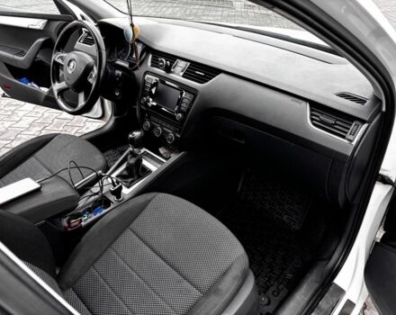 Білий Шкода Октавія, об'ємом двигуна 1.6 л та пробігом 285 тис. км за 244 $, фото 7 на Automoto.ua