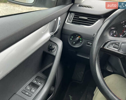 Білий Шкода Октавія, об'ємом двигуна 1.8 л та пробігом 182 тис. км за 10800 $, фото 13 на Automoto.ua