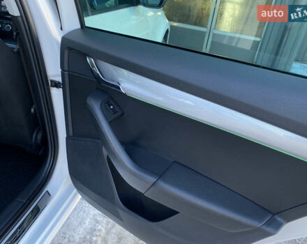 Белый Шкода Октавия, объемом двигателя 1.6 л и пробегом 236 тыс. км за 9799 $, фото 48 на Automoto.ua