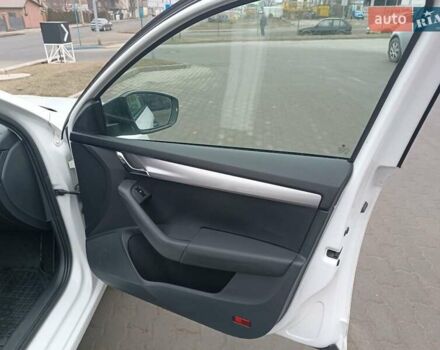 Белый Шкода Октавия, объемом двигателя 1.2 л и пробегом 175 тыс. км за 9000 $, фото 7 на Automoto.ua