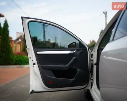 Белый Шкода Октавия, объемом двигателя 1.2 л и пробегом 253 тыс. км за 7500 $, фото 21 на Automoto.ua