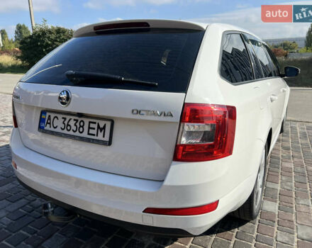 Белый Шкода Октавия, объемом двигателя 1.6 л и пробегом 248 тыс. км за 11500 $, фото 4 на Automoto.ua
