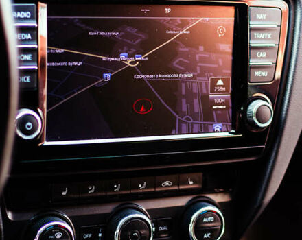 Белый Шкода Октавия, объемом двигателя 1.6 л и пробегом 295 тыс. км за 12500 $, фото 16 на Automoto.ua