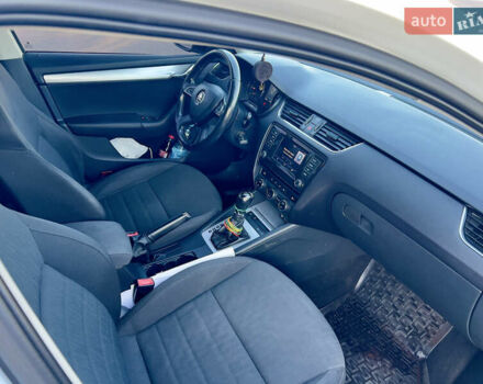 Білий Шкода Октавія, об'ємом двигуна 1.6 л та пробігом 224 тис. км за 11500 $, фото 11 на Automoto.ua