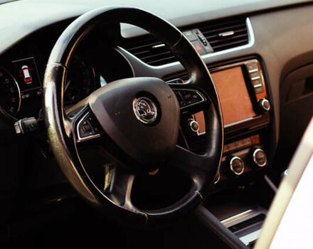 Белый Шкода Октавия, объемом двигателя 1.6 л и пробегом 295 тыс. км за 12500 $, фото 17 на Automoto.ua