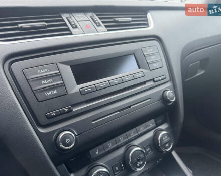 Белый Шкода Октавия, объемом двигателя 1.6 л и пробегом 230 тыс. км за 10500 $, фото 21 на Automoto.ua