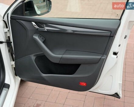 Белый Шкода Октавия, объемом двигателя 2 л и пробегом 230 тыс. км за 15300 $, фото 25 на Automoto.ua