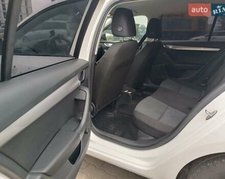 Белый Шкода Октавия, объемом двигателя 1.2 л и пробегом 175 тыс. км за 9000 $, фото 10 на Automoto.ua