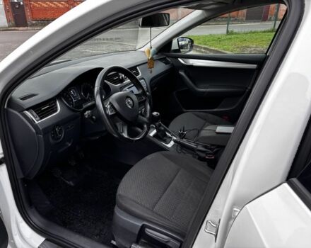 Білий Шкода Октавія, об'ємом двигуна 1.6 л та пробігом 285 тис. км за 244 $, фото 1 на Automoto.ua