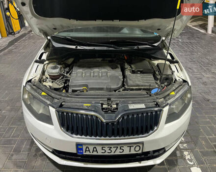 Шкода Октавия 2014 в Киеве на Automoto.ua Белый Шкода Октавия, объемом двигателя 1.6 л и пробегом 315 тыс. км за 10000 $, фото 4 на Automoto.ua