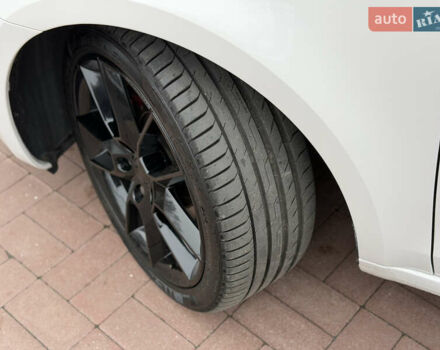 Белый Шкода Октавия, объемом двигателя 2 л и пробегом 230 тыс. км за 15200 $, фото 63 на Automoto.ua