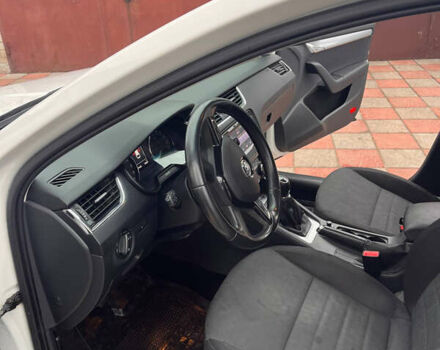 Білий Шкода Октавія, об'ємом двигуна 1.6 л та пробігом 274 тис. км за 11000 $, фото 8 на Automoto.ua