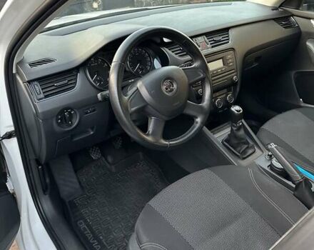 Білий Шкода Октавія, об'ємом двигуна 1.2 л та пробігом 149 тис. км за 8300 $, фото 4 на Automoto.ua