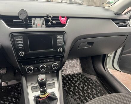 Белый Шкода Октавия, объемом двигателя 2 л и пробегом 285 тыс. км за 9500 $, фото 3 на Automoto.ua