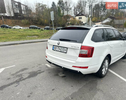 Белый Шкода Октавия, объемом двигателя 1.6 л и пробегом 232 тыс. км за 8800 $, фото 5 на Automoto.ua