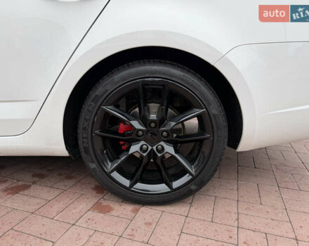 Белый Шкода Октавия, объемом двигателя 2 л и пробегом 230 тыс. км за 15300 $, фото 18 на Automoto.ua