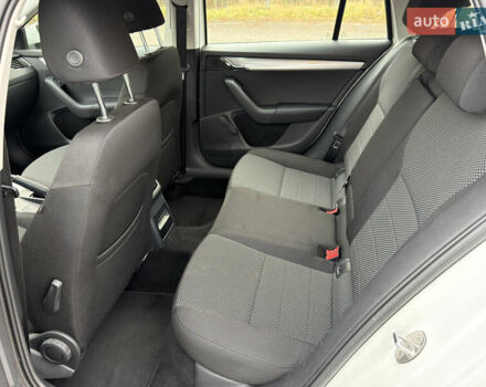 Білий Шкода Октавія, об'ємом двигуна 1.6 л та пробігом 204 тис. км за 11299 $, фото 35 на Automoto.ua