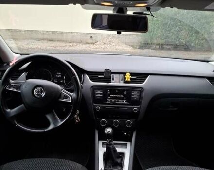 Білий Шкода Октавія, об'ємом двигуна 1.6 л та пробігом 256 тис. км за 11000 $, фото 5 на Automoto.ua