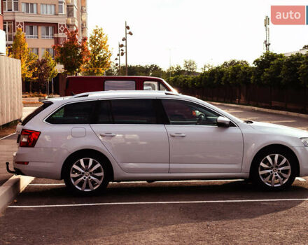 Белый Шкода Октавия, объемом двигателя 1.6 л и пробегом 295 тыс. км за 12500 $, фото 3 на Automoto.ua