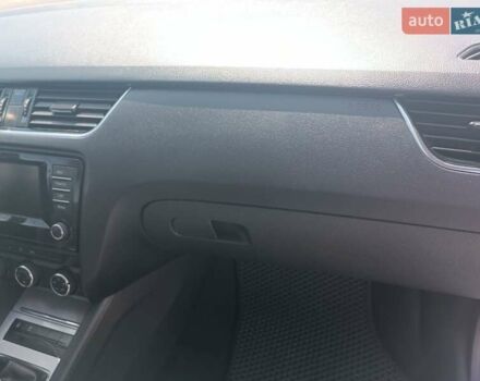Білий Шкода Октавія, об'ємом двигуна 1.6 л та пробігом 297 тис. км за 10499 $, фото 10 на Automoto.ua